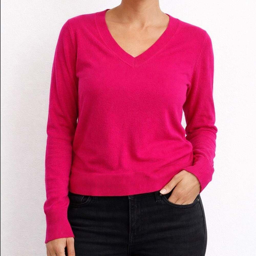 Banana Republic Long Sleeve V-Neck Sweater Red Pink Small Classic Normcore